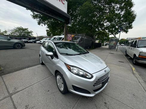 Used 2017 Ford Fiesta S image 2