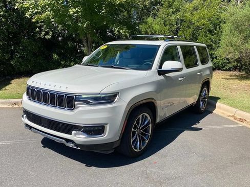 Used 2022 Jeep Wagoneer Series III w/ Premium Group I AWD/4WD image 3