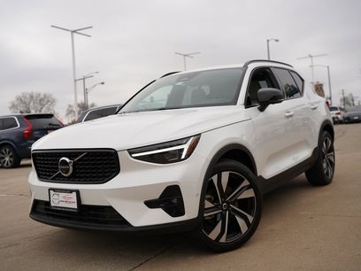 New 2025 Volvo XC40 B5 Plus w/ Protection Package Premier
