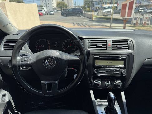 Used 2011 Volkswagen Jetta SE FWD image 26
