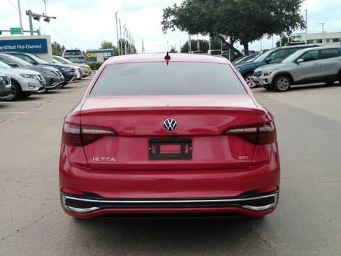 Used 2022 Volkswagen Jetta SEL FWD image 9