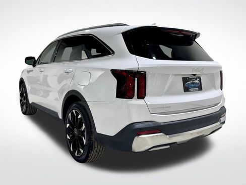 Used 2024 Kia Sorento EX w/ Panoramic Sunroof Package image 8