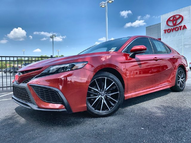 Used 2023 Toyota Camry SE FWD image 4