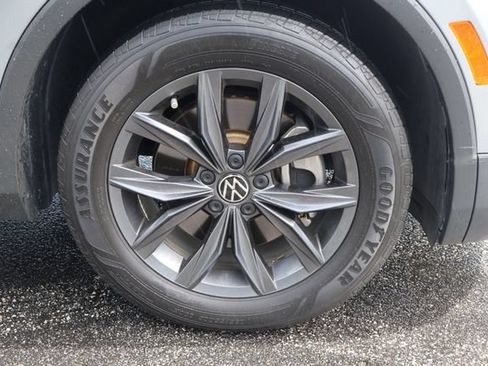 Certified 2023 Volkswagen Tiguan SE w/ Panoramic Sunroof Package FWD image 10