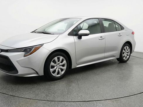 Used 2025 Toyota Corolla LE FWD image 3