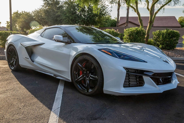 Used 2025 Chevrolet Corvette E-Ray AWD/4WD image 18