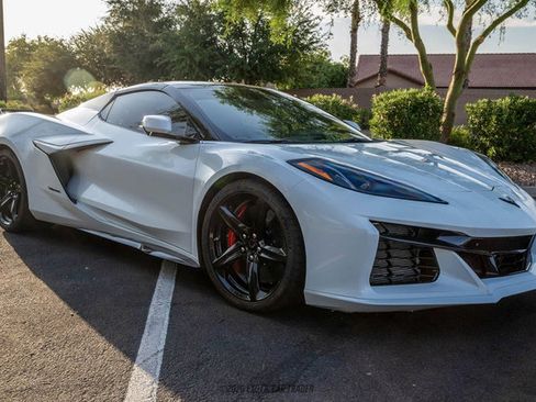 Used 2025 Chevrolet Corvette E-Ray AWD/4WD image 18