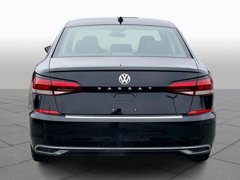 Used 2022 Volkswagen Passat 2.0T SE image 4