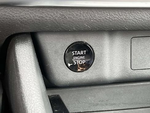 Used 2024 Nissan Rogue SV AWD/4WD image 34