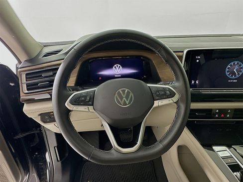 Used 2024 Volkswagen Atlas SE image 12