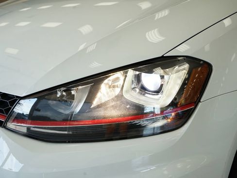 Used 2017 Volkswagen GTI SE FWD image 22