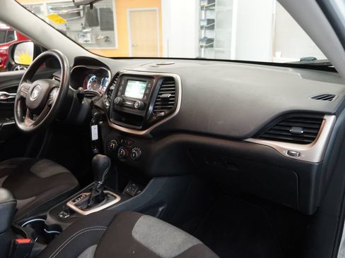 Used 2015 Jeep Cherokee Sport w/ Sport Appearance Group FWD image 35