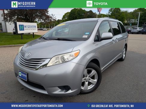 Used 2017 Toyota Sienna LE FWD image 1