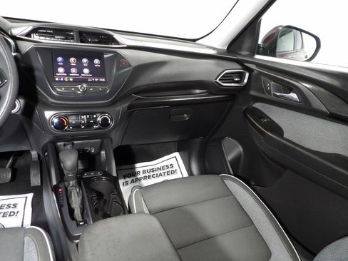 Used 2022 Chevrolet TrailBlazer LT FWD image 12