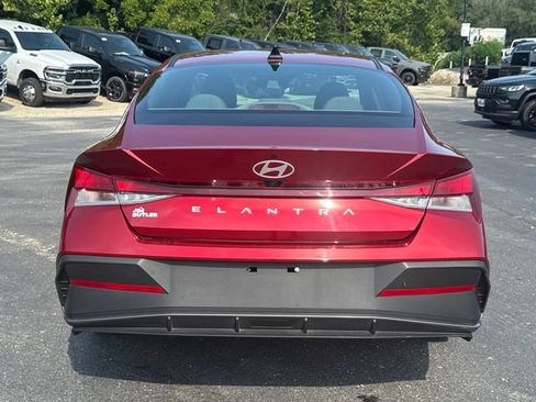 Used 2024 Hyundai Elantra SEL FWD image 6
