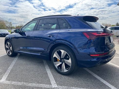 Used 2022 Audi e-tron Premium Plus AWD/4WD image 4