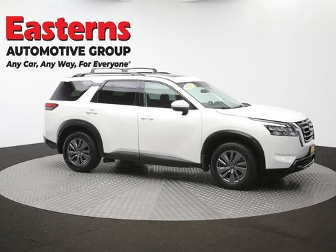 Used 2024 Nissan Pathfinder SV w/ SV Premium Package AWD/4WD image 52