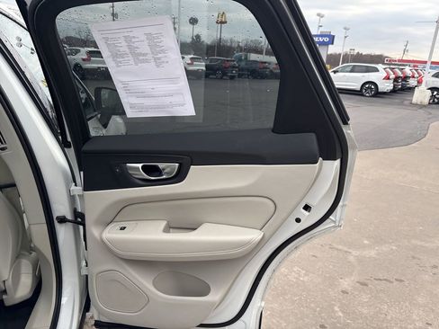 Certified 2024 Volvo XC60 T8 Ultimate w/ Protection Package Premier image 37