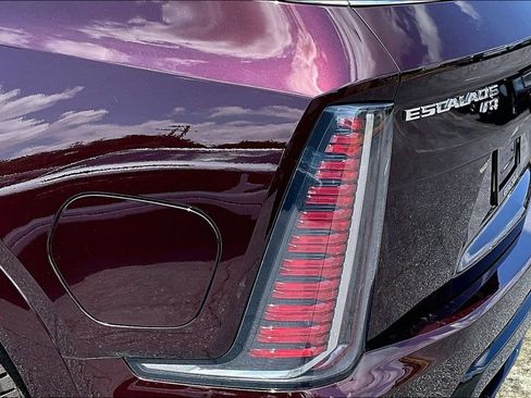 Certified 2025 Cadillac Escalade IQ Luxury 2 AWD/4WD image 23