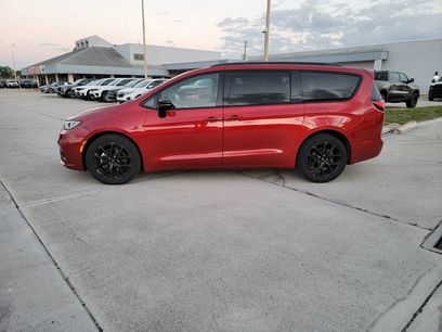 Used 2025 Chrysler Pacifica Limited