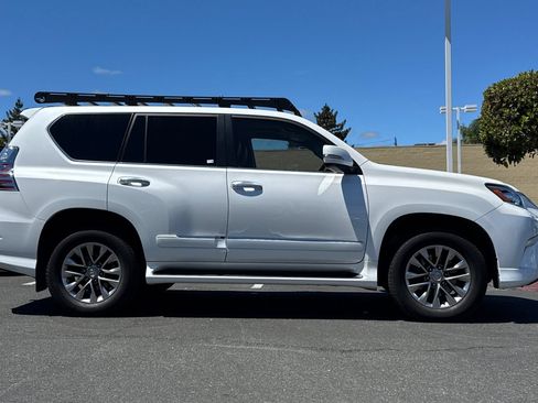 Used 2018 Lexus GX 460 Luxury w/ Preferred Accessory Package AWD/4WD image 4
