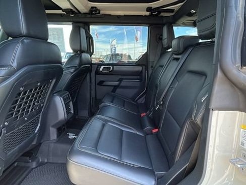 Used 2025 Ford Bronco Badlands AWD/4WD image 15