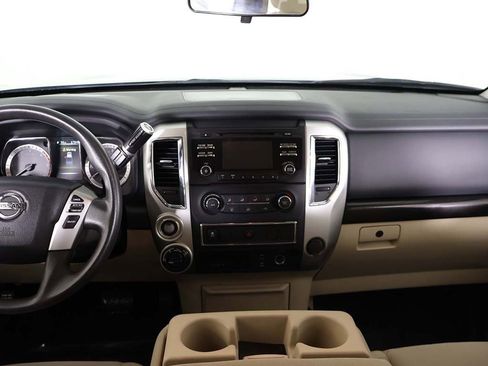 Used 2017 Nissan Titan SV image 31