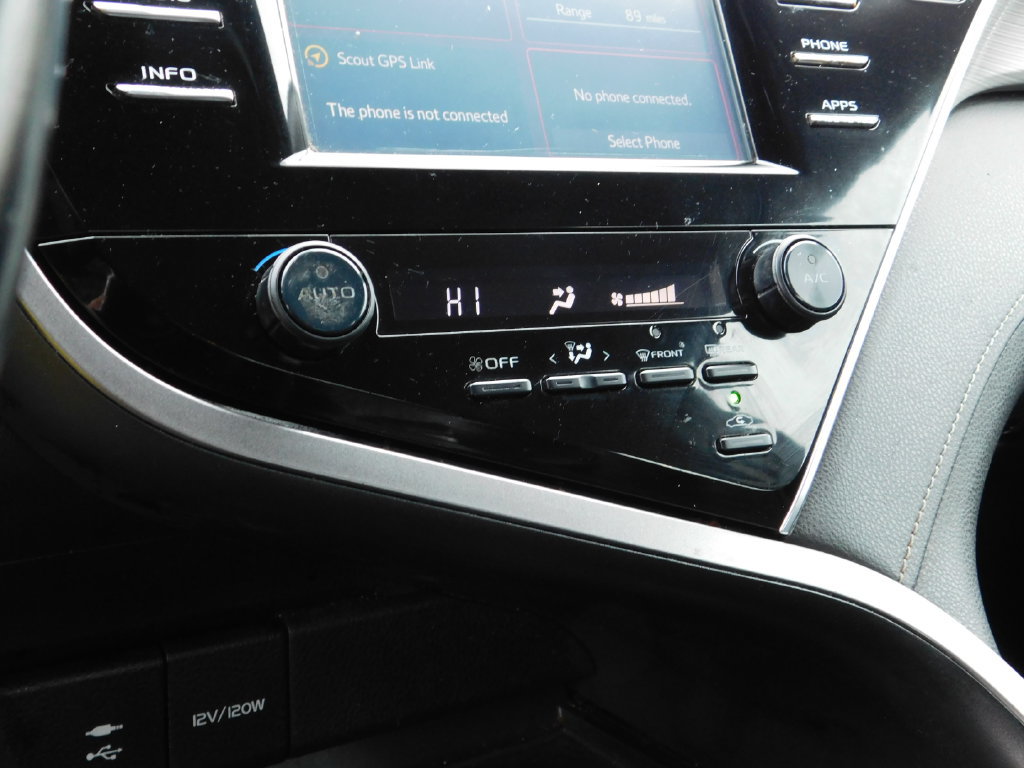 Used 2018 Toyota Camry SE FWD image 18
