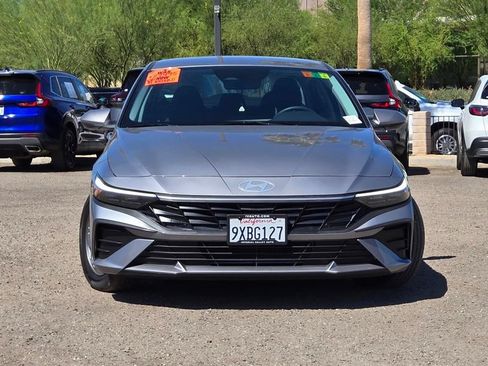 Used 2026 Hyundai Elantra SE FWD image 2