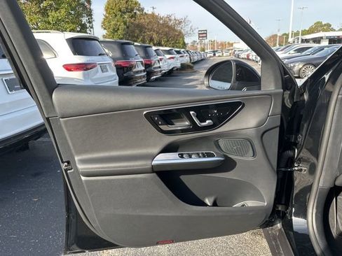 Used 2025 Mercedes-Benz GLC 300 4MATIC image 18