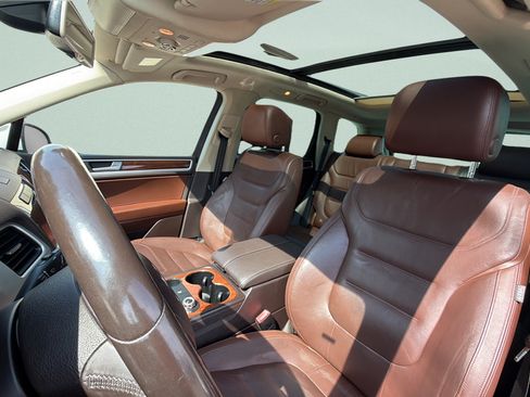 Used 2013 Volkswagen Touareg Sport AWD/4WD image 25