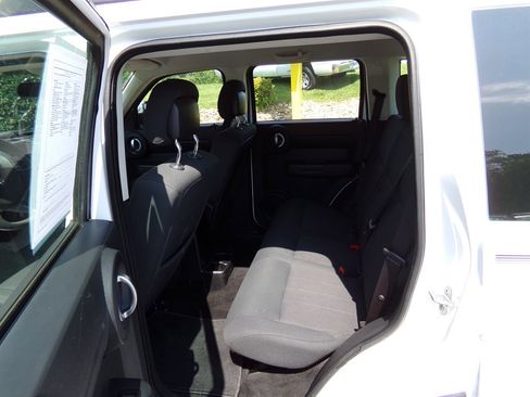 Used 2011 Dodge Nitro SE image 7
