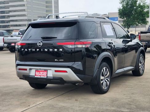 Used 2023 Nissan Pathfinder SL AWD/4WD image 5