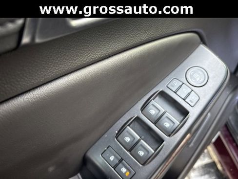 Used 2017 Chevrolet Suburban LT w/ Luxury Package image 12