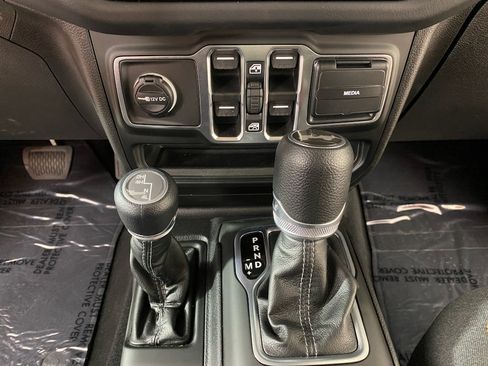 Used 2026 Jeep Wrangler Unlimited Sahara AWD/4WD image 27