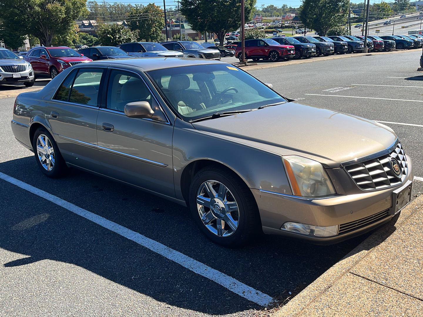 Used 2006 Cadillac DTS w/ Trunk Convenience Package FWD image 2