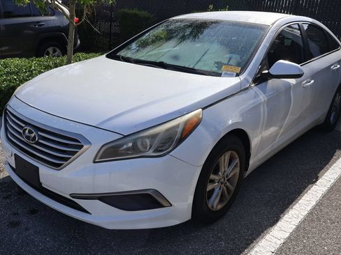 Used 2017 Hyundai Sonata SE FWD image 2
