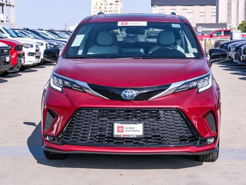 Certified 2021 Toyota Sienna XSE AWD/4WD image 2
