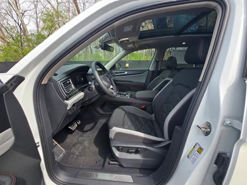 New 2026 Volkswagen Atlas Peak Edition AWD/4WD image 17
