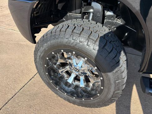 Used 2005 Nissan Titan LE w/ (U01) Nissan Navigation Pkg image 20