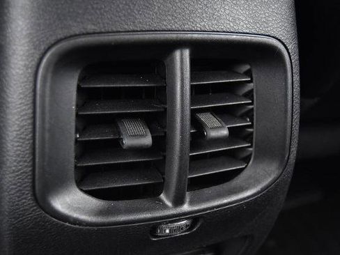 Used 2023 Jeep Cherokee Altitude Lux image 23