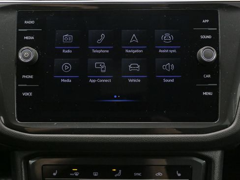 Used 2022 Volkswagen Tiguan SE image 27