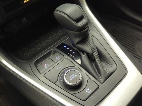 Used 2025 Toyota RAV4 LE image 18