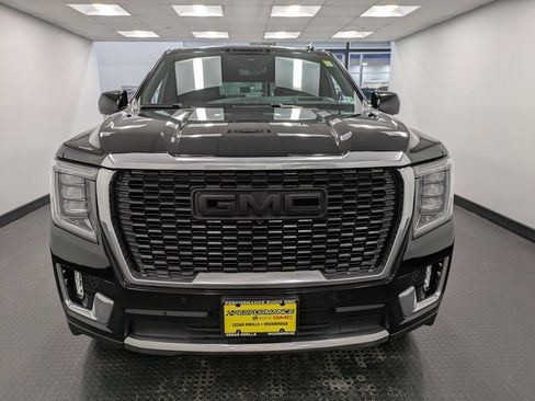 Used 2023 GMC Yukon Denali w/ Denali Reserve Package image 2