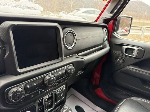 Used 2019 Jeep Wrangler Unlimited Sahara w/ Quick Order Package 24M Moab image 20