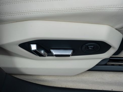 Used 2025 Lamborghini Urus SE image 32