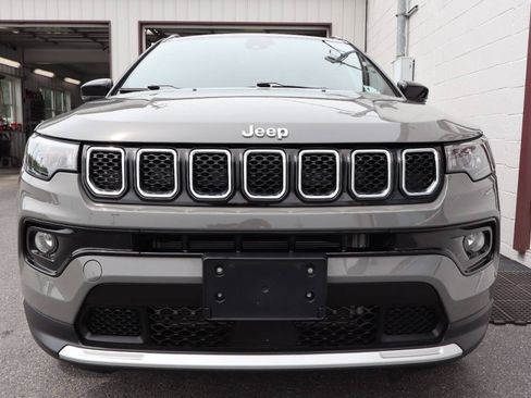 Used 2023 Jeep Compass Limited w/ Sun and Sound Group AWD/4WD image 2