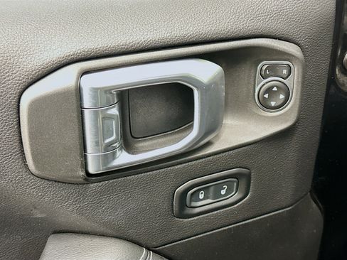 Used 2023 Jeep Wrangler Sahara image 15