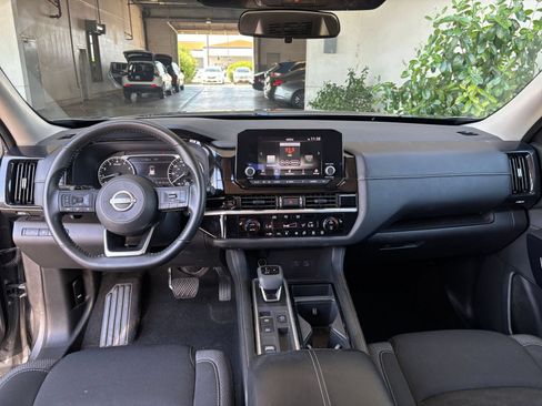 Used 2025 Nissan Pathfinder SV FWD image 31