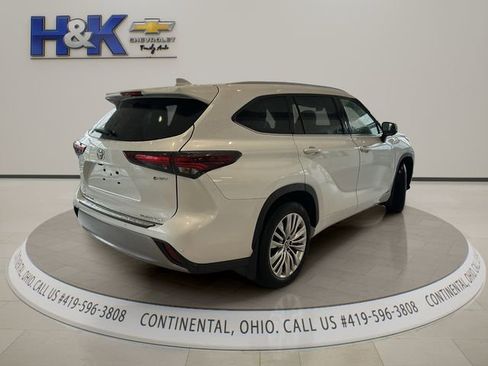 Used 2025 Toyota Highlander Platinum AWD/4WD image 6